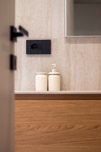 Bagno in stile minimal di 6 di YY studio Bagno in stile minimal di 6 di YY studio