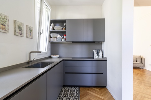 Cucina in stile contemporaneo di 8 di Lorenzo Rossi Architetto