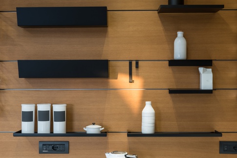 Cucina in stile contemporaneo di 35 di Paolo Basco Architetto Cucina in stile contemporaneo di 35 di Paolo Basco Architetto