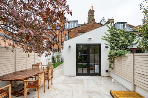 Giardino in stile contemporaneo di 30 di AT Design Studio