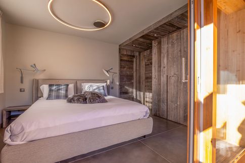 Camera da Letto in stile moderno di 13 di Design Alpino