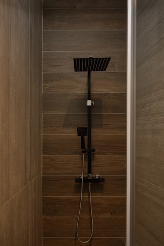 Bagno in stile soft industrial di 5 di Arar Studio di Arar Muna Isabella Bagno in stile soft industrial di 5 di Arar Studio di Arar Muna Isabella