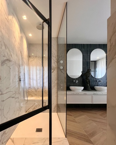 Bagno in stile art deco di 11 di Linea Architettura Design Interior Bagno in stile art deco di 11 di Linea Architettura Design Interior