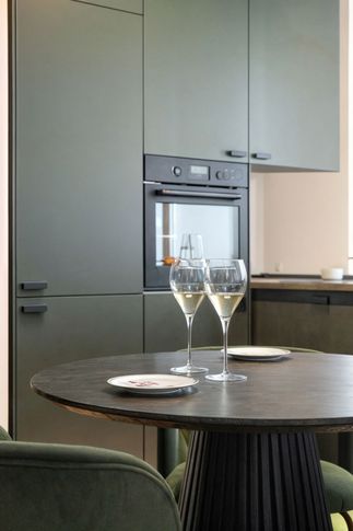 Open Space in stile moderno di 30 di Huit Studio