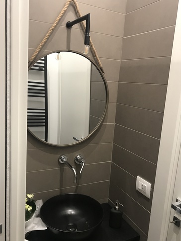 Bagno in stile contemporaneo di 4 di IMA STUDIO