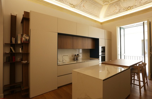 Cucina in stile contemporaneo di 22 di Carla Gatto Architetto Cucina in stile contemporaneo di 22 di Carla Gatto Architetto