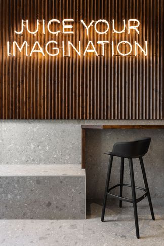 Open Space in stile contemporaneo di 50 di Facta Studio Architetti Milano