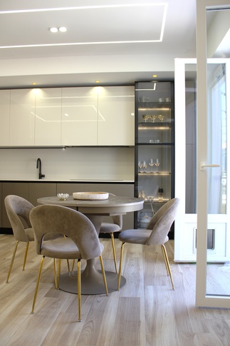 Soggiorno in stile contemporaneo di 24 di Melissa Domenici Architetto
