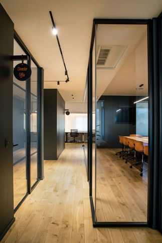 Studio in stile industriale di 160 di Pamela Camposano Ingegnere Architetto Studio in stile industriale di 160 di Pamela Camposano Ingegnere Architetto