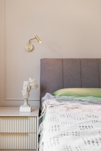 Camera da Letto in stile contemporaneo di 17 di Laura Mapelli Architetto