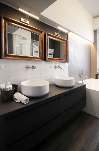 Bagno in stile naturale di 8 di VIU' STUDIO DI ARCHITETTURA Bagno in stile naturale di 8 di VIU' STUDIO DI ARCHITETTURA