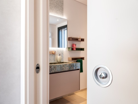 Bagno in stile moderno di 7 di Studio di Architettura Barbara Vucusa Architetto Bagno in stile moderno di 7 di Studio di Architettura Barbara Vucusa Architetto