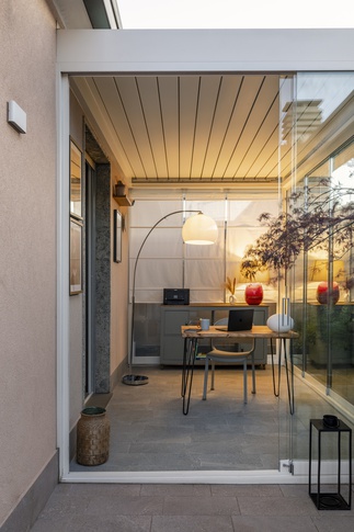 Veranda in stile contemporaneo di 12 di tapas studio