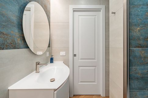 Bagno in stile moderno di 7 di Wephouse