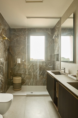 Bagno in stile contemporaneo di 8 di EasyRelooking srls