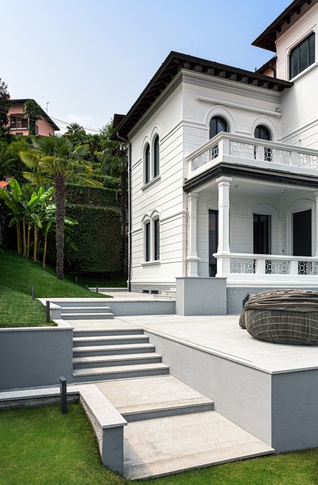 Facciata in stile moderno di 0 di NOMADE ARCHITETTURA
