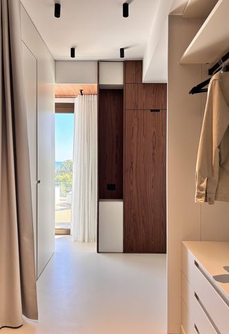Cabina Armadio in stile moderno di 9 di Alessandro Magno Studio
