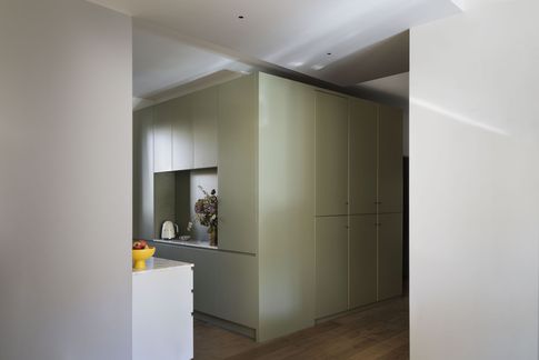 Soggiorno in stile contemporaneo di 25 di Studio Cava