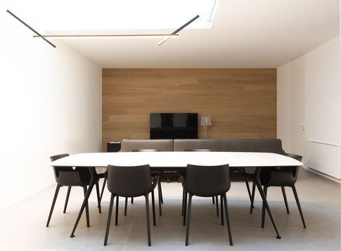 Open Space in stile contemporaneo di 70 di valeria ingrao architetto Open Space in stile contemporaneo di 70 di valeria ingrao architetto