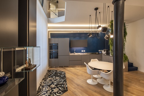 Open Space in stile moderno di 65 di MICHELE VOLPI STUDIO INTERIOR DESIGN