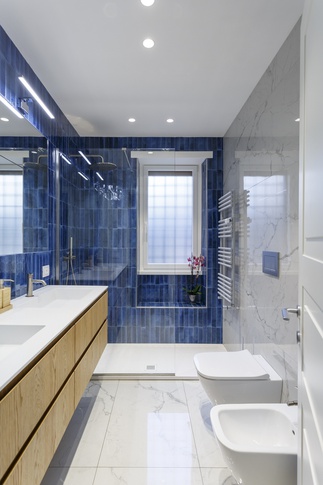 Bagno in stile contemporaneo di 5 di As architettura Bagno in stile contemporaneo di 5 di As architettura
