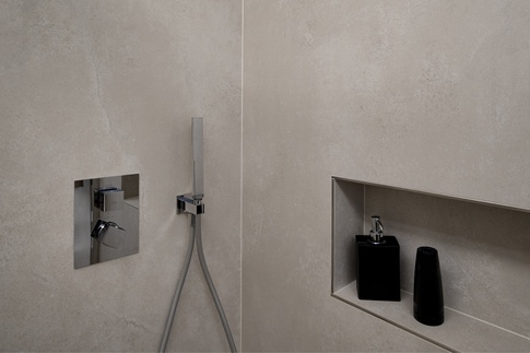 Bagno in stile contemporaneo di 4 di Studio Contemponareo