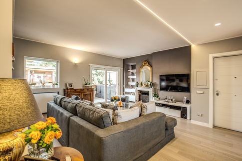Soggiorno in stile contemporaneo di 30 di MOB Architects