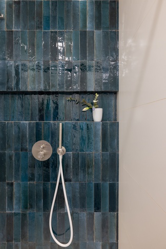 Bagno in stile iconico di 6 di Archifacturing - Sara Cimarelli & Giorgio Opolka architetti Bagno in stile iconico di 6 di Archifacturing - Sara Cimarelli & Giorgio Opolka architetti