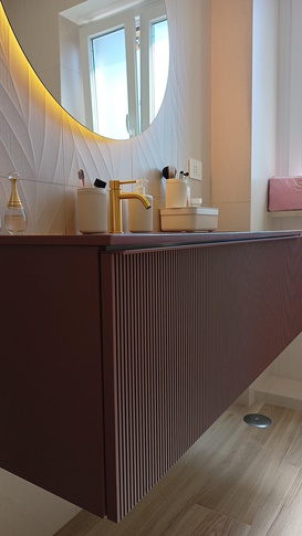 Bagno in stile contemporaneo di 5 di Melissa Domenici Architetto