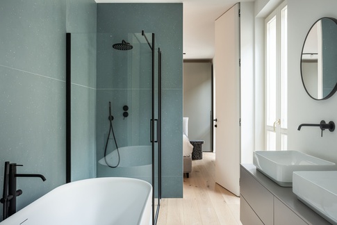 Bagno in stile contemporaneo di 10 di sma architetti