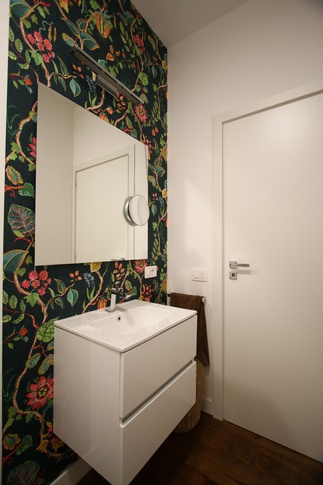 Bagno in stile americano di 8 di Elena Russo Interiors