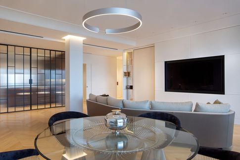 Open Space in stile contemporaneo di 50 di Studio VeneziaTre arch ass