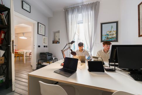 Studio in stile classico di 40 di Equus Architects