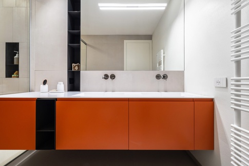 Bagno in stile contemporaneo di 20 di Arredamenti Andalo