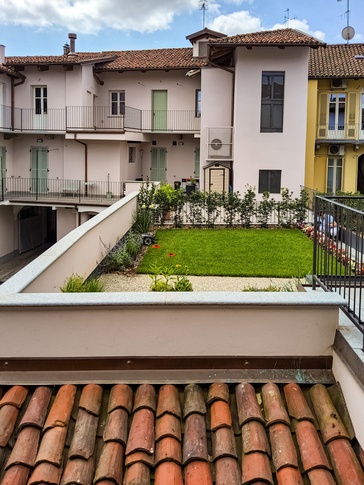 Terrazza in stile contemporaneo di 92 di Studio MAC