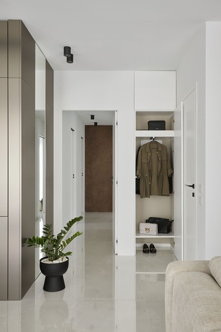 Ingresso in stile moderno di 3 di Chantal Forzatti architetto