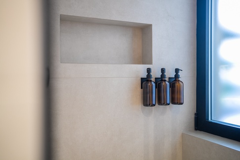 Bagno in stile contemporaneo di 3 di FCInteriorDesignStudio |