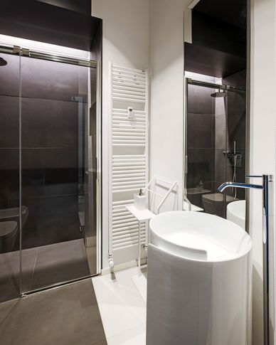 Bagno di Servizio in stile contemporaneo di 4 di kkarchitecture