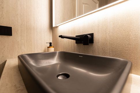 Bagno in stile glamour di 7 di Desearq studio - architettura e interior design