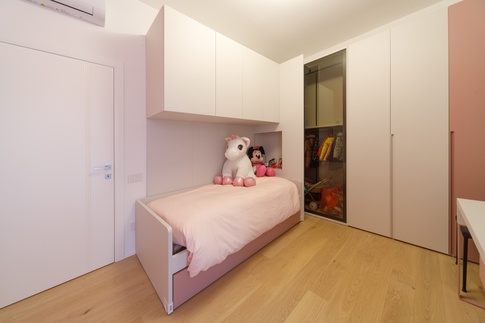 Cameretta Bambini in stile contemporaneo di 13 di Carla Gatto Architetto