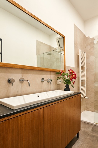 Bagno in stile eclettico di 5 di Elisa Veronese