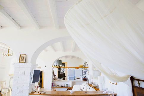Open Space in stile classico di 75 di Equus Architects