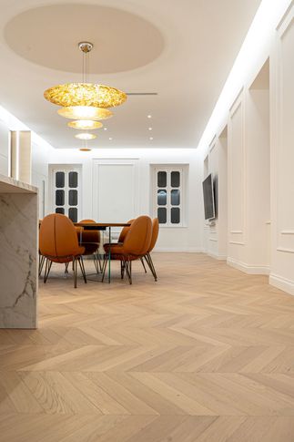 Open Space in stile contemporaneo di 100 di Formale.