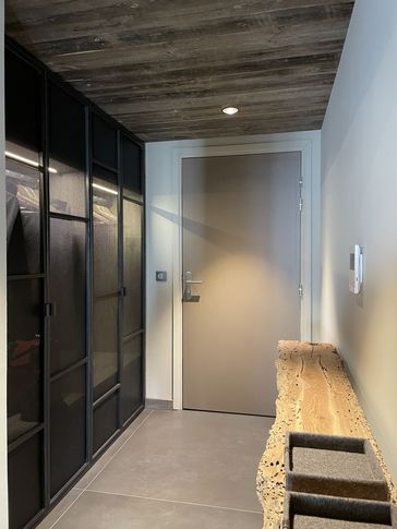 Ingresso in stile moderno di 9 di Design Alpino