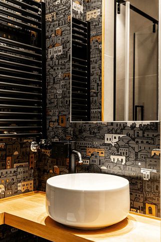 Bagno di Servizio in stile classico di 2 di Equus Architects