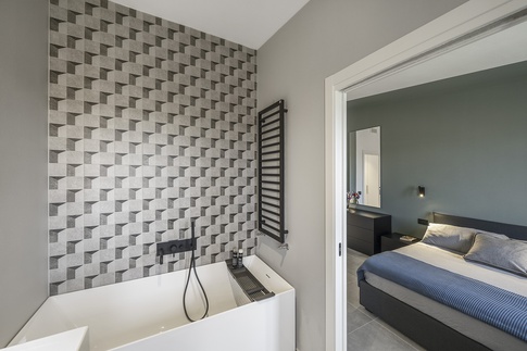 Bagno in stile contemporaneo di 5 di DQA Studio di architettura