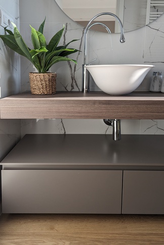Bagno in stile contemporaneo di 5 di architetto Caterina Martini Bagno in stile contemporaneo di 5 di architetto Caterina Martini