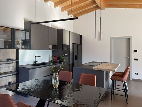 Open Space in stile contemporaneo di 53 di Giulia Dagheti Architetto