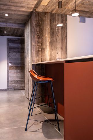 Cucina in stile moderno di 35 di Design Alpino