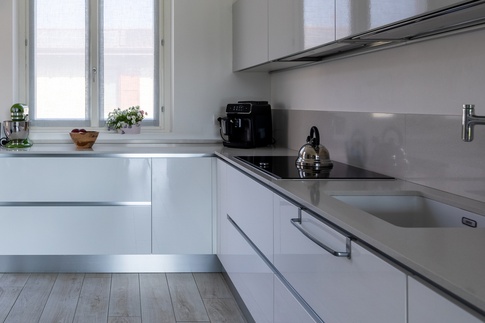 Open Space in stile contemporaneo di 41 di Mobili Vivarelli S.R.L. Open Space in stile contemporaneo di 41 di Mobili Vivarelli S.R.L.